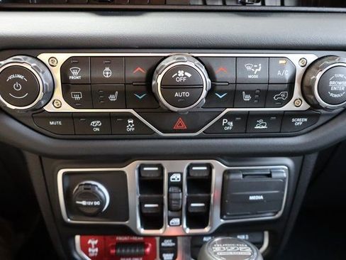 New 2025 Jeep Wrangler Unlimited Rubicon 392 image 28