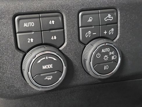 Used 2026 Chevrolet Silverado 2500 LTZ w/ LTZ Convenience Package AWD/4WD image 33