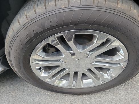 Used 2020 Cadillac Escalade 2WD image 7