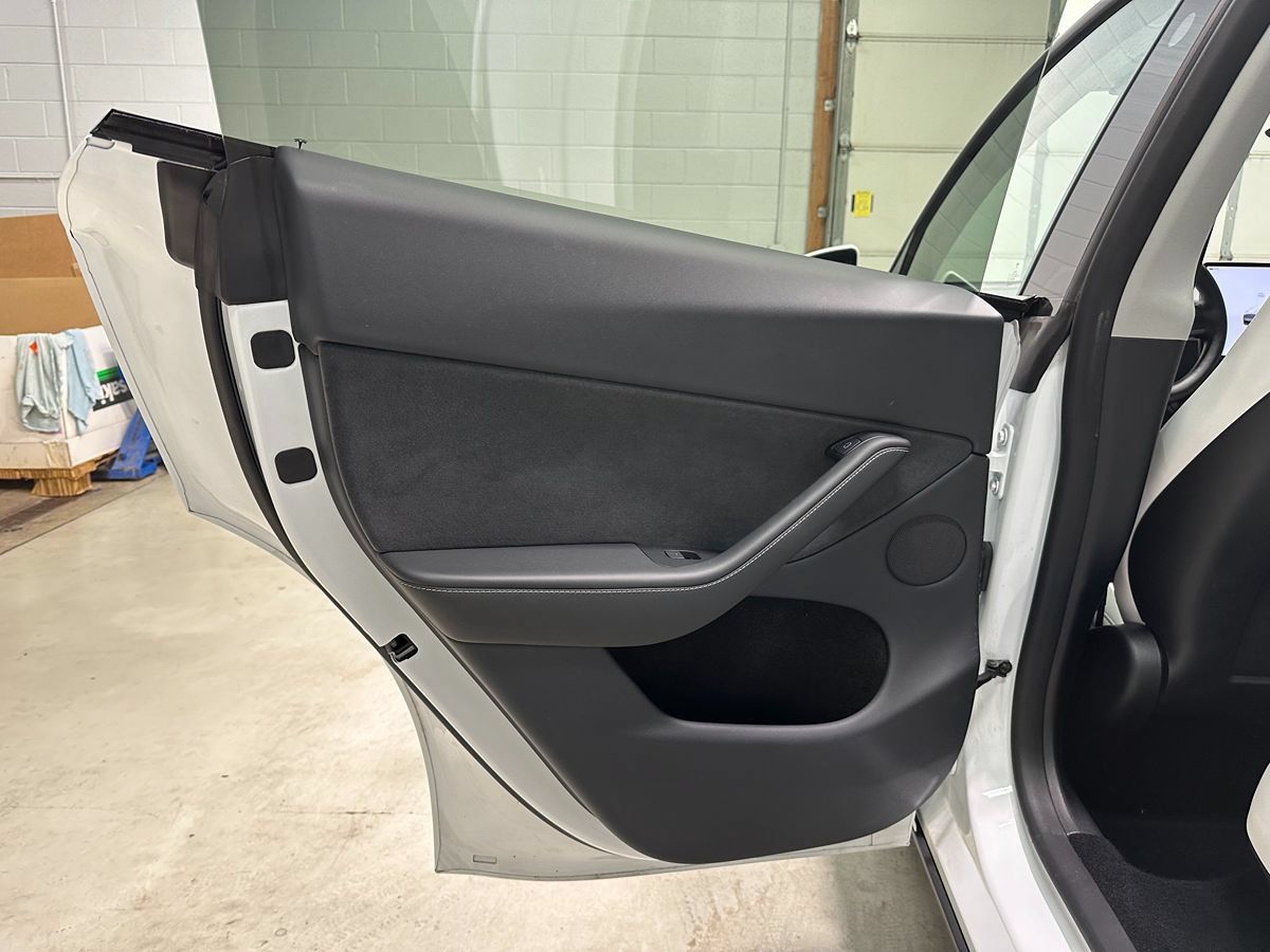 Used 2023 Tesla Model Y AWD image 21