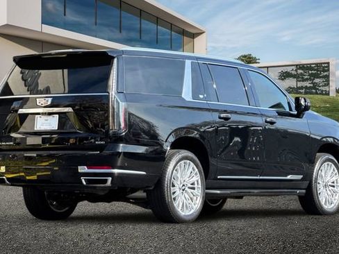 Certified 2025 Cadillac Escalade ESV Premium Luxury image 4