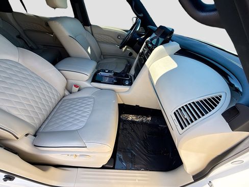 Used 2024 INFINITI QX80 Sensory image 16