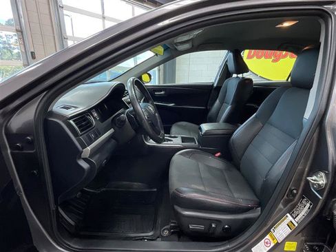 Used 2016 Toyota Camry SE FWD image 11
