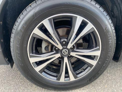 Used 2020 Nissan Rogue SV w/ Premium Package FWD image 31
