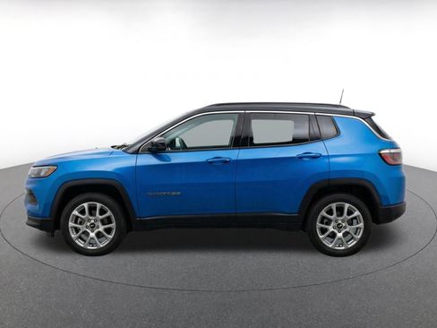 Used 2025 Jeep Compass Limited AWD/4WD image 4