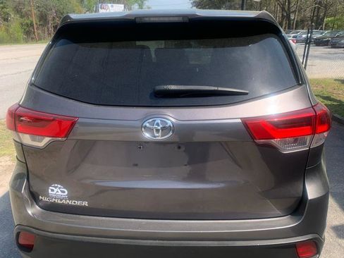 Used 2018 Toyota Highlander LE image 5