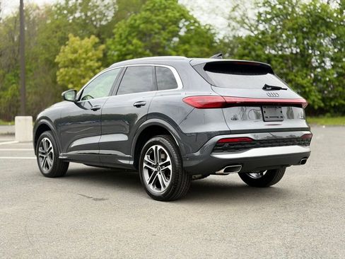 Used 2025 Audi Q5 Premium w/ Convenience Package AWD/4WD image 4