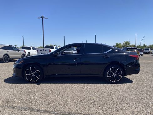 Used 2024 Nissan Altima 2.5 SR AWD/4WD image 3