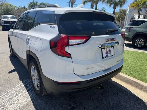 Used 2022 GMC Terrain SLE w/ Driver Convenience Package image 6