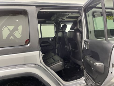 Used 2018 Jeep Wrangler Unlimited Sahara image 21