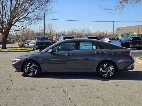 New 2025 Hyundai Elantra Limited FWD image 4