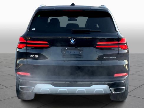 Used 2025 BMW X5 xDrive50e image 4