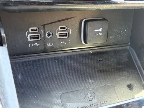 Used 2023 Jeep Grand Cherokee L Limited w/ Luxury Tech Group II AWD/4WD image 9