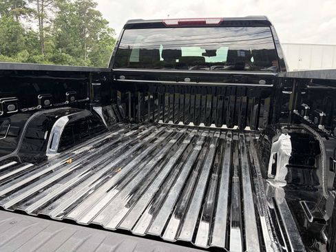 Used 2024 Chevrolet Silverado 1500 LT AWD/4WD image 29