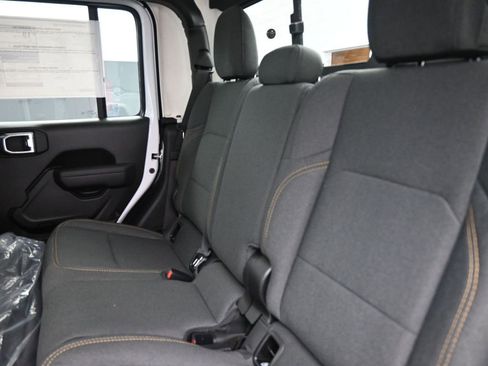 New 2025 Jeep Gladiator Sport AWD/4WD image 16