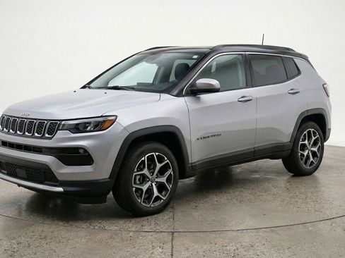 Used 2025 Jeep Compass Limited AWD/4WD image 3