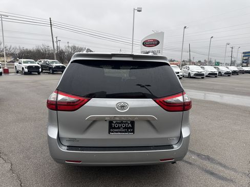 Certified 2020 Toyota Sienna Limited Premium image 4