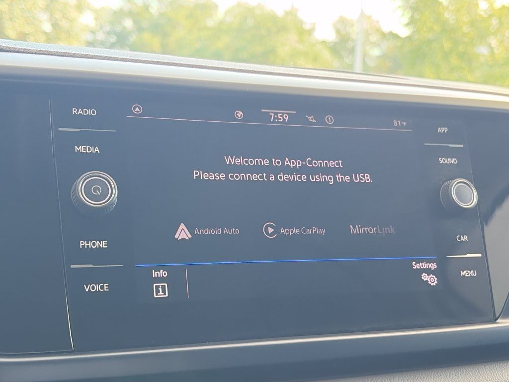 Certified 2023 Volkswagen Taos SE w/ Panoramic Sunroof Package FWD image 22
