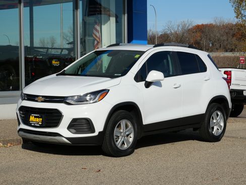 Certified 2022 Chevrolet Trax LT w/ LT Convenience Package image 6