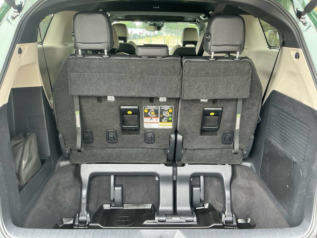 Used 2025 Toyota Sienna Platinum AWD/4WD image 17