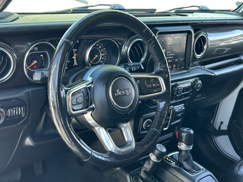 Used 2019 Jeep Wrangler Unlimited Sahara AWD/4WD image 27