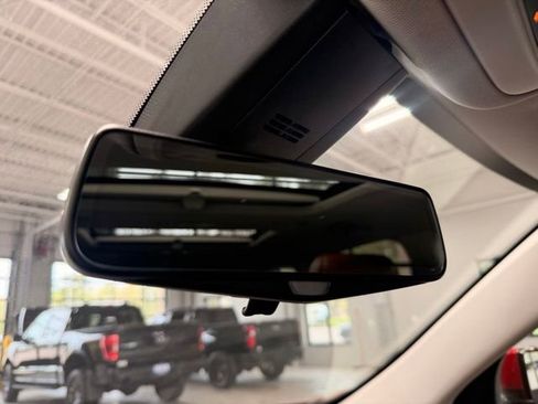 Used 2018 Chevrolet Traverse High Country AWD/4WD image 40