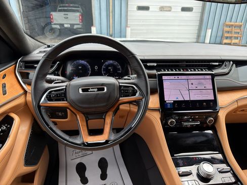 Used 2024 Jeep Grand Cherokee Summit AWD/4WD image 9