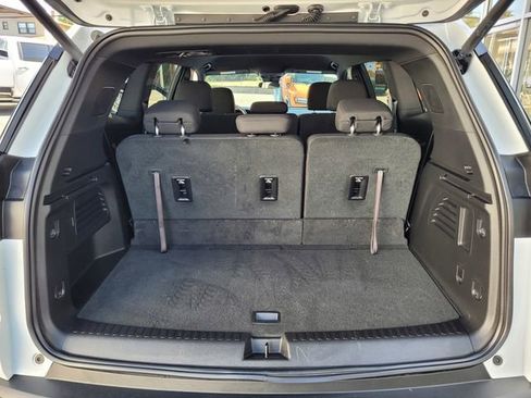 Used 2025 GMC Acadia Elevation image 26