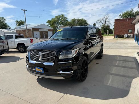 Used 2018 Lincoln Navigator Select w/ Cargo Package AWD/4WD image 3