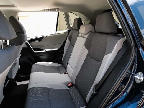 Used 2020 Toyota RAV4 XLE w/ Convenience Package FWD image 35
