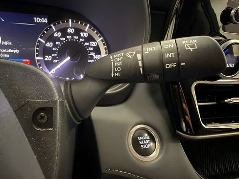 Used 2024 Toyota Highlander LE FWD image 21