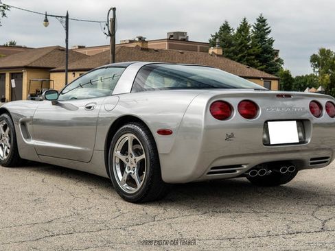 Used 2004 Chevrolet Corvette Coupe w/ Roof Package RWD image 4