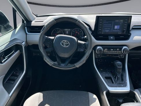 Used 2021 Toyota RAV4 XLE w/ Convenience Package FWD image 10