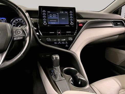 Used 2021 Toyota Camry SE w/ Cold Weather Package FWD image 6