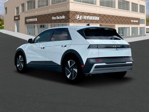 New 2025 Hyundai Ioniq 5 SE image 5