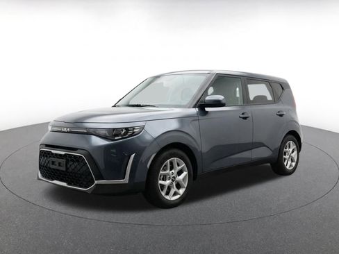 Used 2025 Kia Soul LX w/ LX Technology Package FWD image 3