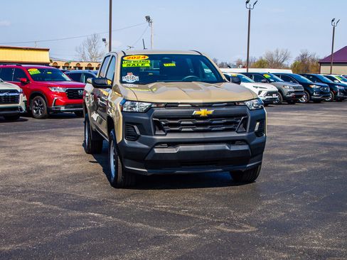 Used 2024 Chevrolet Colorado W/T image 10