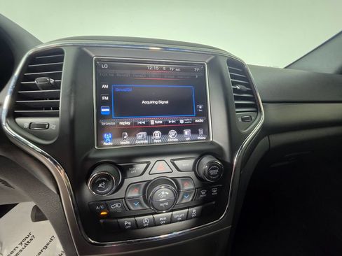 Used 2017 Jeep Grand Cherokee Altitude AWD/4WD image 6