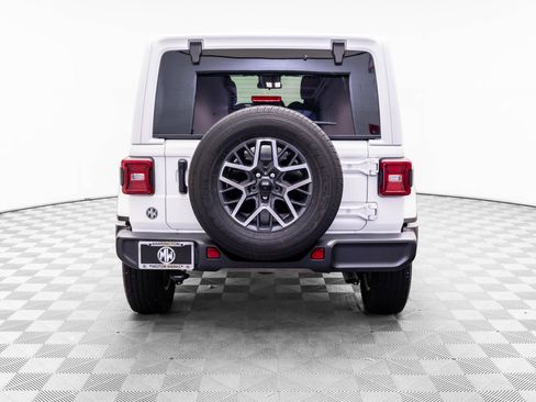 Used 2024 Jeep Wrangler Unlimited Sahara AWD/4WD image 5