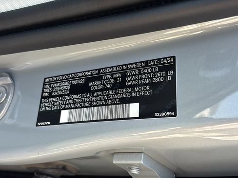 Certified 2025 Volvo XC60 B5 Ultra AWD/4WD image 32