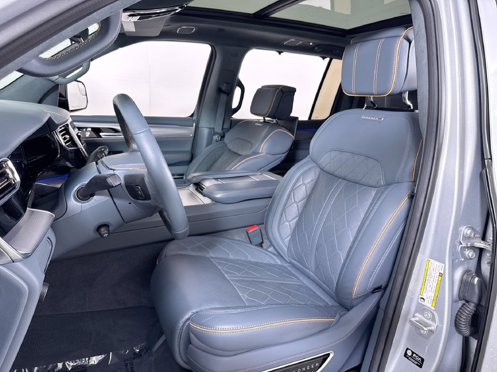 Used 2023 Jeep Grand Wagoneer L Series III w/ Rear Seat Video Group 1 AWD/4WD image 11