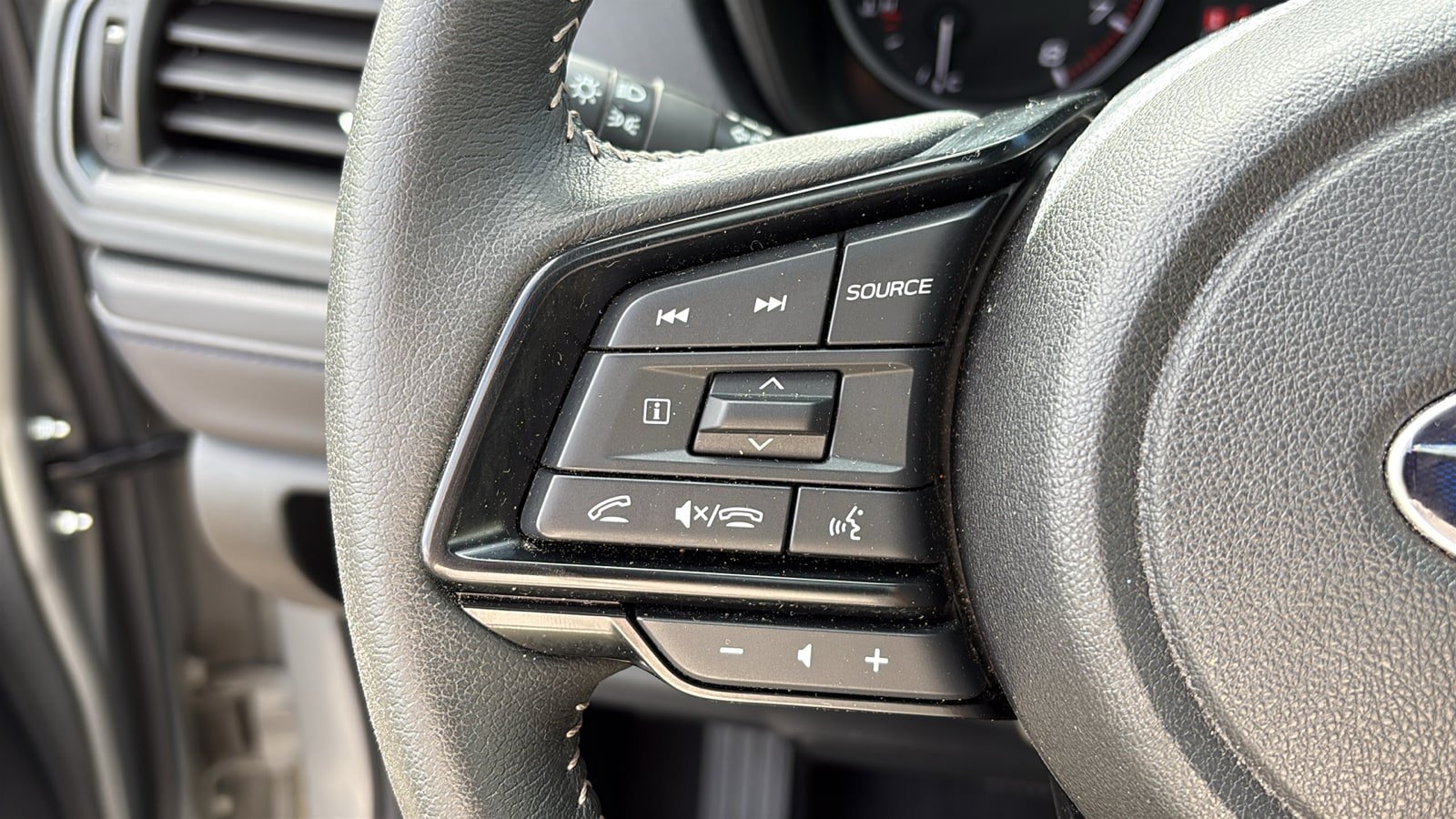 Used 2025 Subaru Forester Premium AWD/4WD image 12