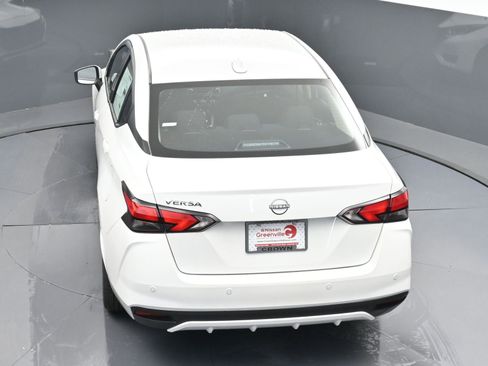 Used 2025 Nissan Versa SV w/ Trunk Package FWD image 32