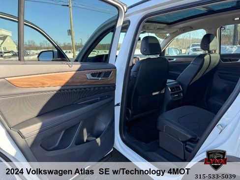 Used 2024 Volkswagen Atlas SE image 33