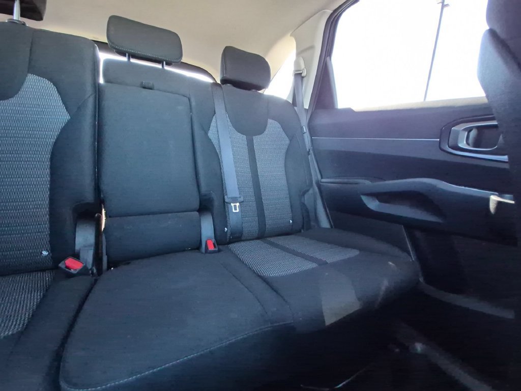 Used 2025 Kia Sorento LX FWD image 7