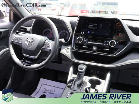 Used 2025 Toyota Highlander XSE AWD/4WD image 14