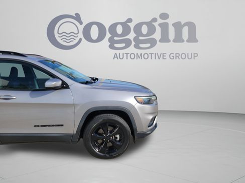 Used 2021 Jeep Cherokee Latitude Plus AWD/4WD image 32