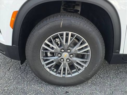 New 2026 Chevrolet Traverse LT w/ Driver Confidence Package FWD image 30