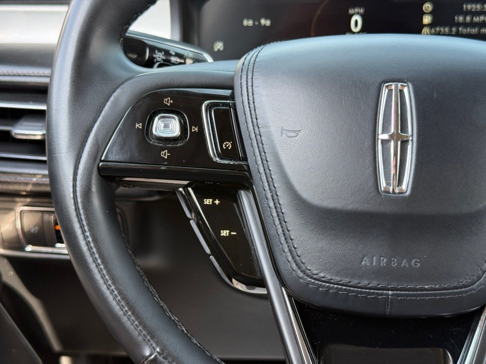 Used 2022 Lincoln Aviator AWD w/ Premium Package image 13