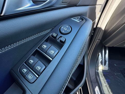 Used 2026 BMW X7 M60i image 37